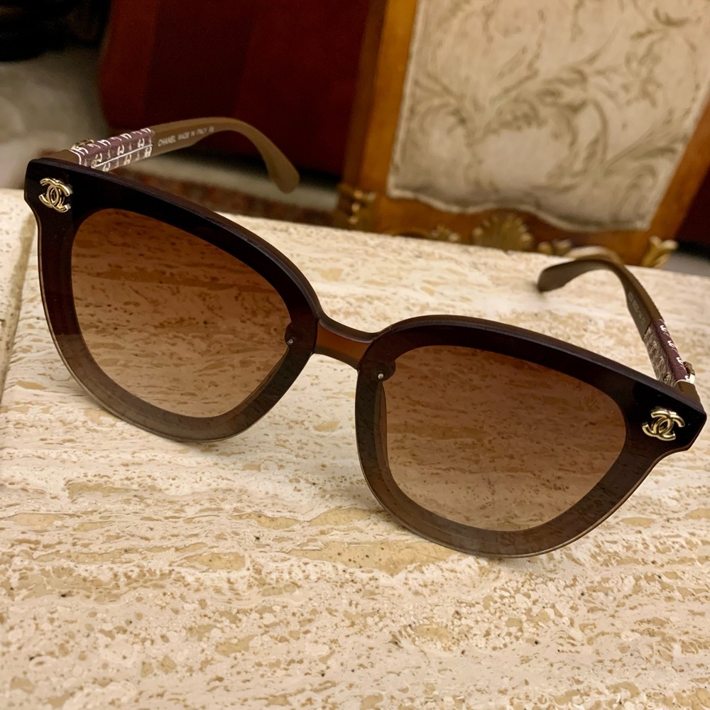 CHANEL Tortoise Shell Sunglasses with Gold Accents - Picture 8 of 8